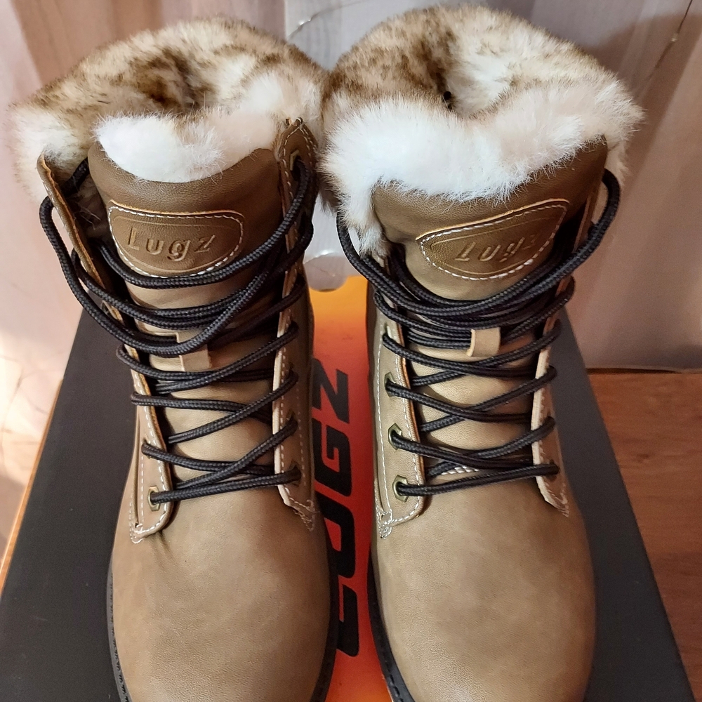 Lugz Women's Brown Winter Boots with Fur Lining